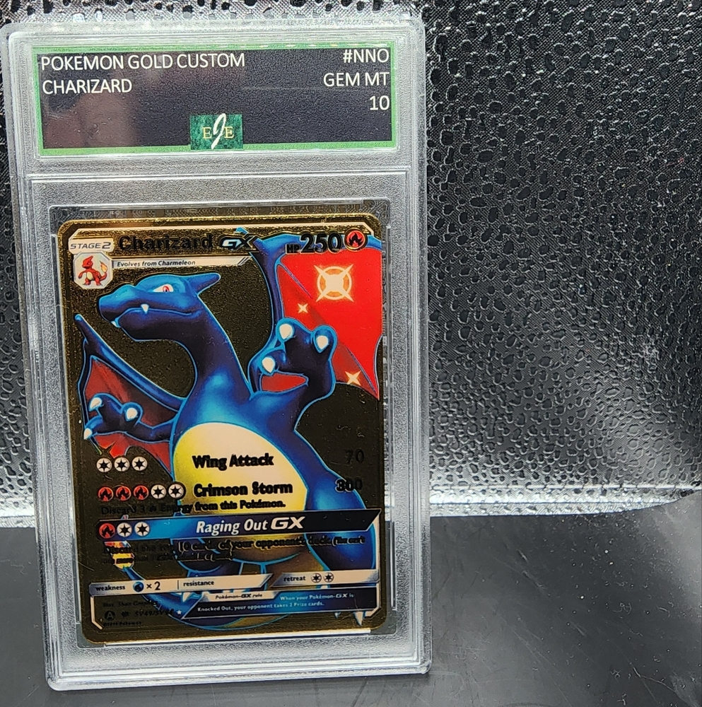 Pokemon Charizard GX 250HP Gold Foil Fan